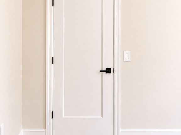 2nd image of 427 Farmington Ave #2G