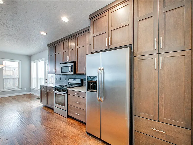 3313 Dewey St — Photo 14