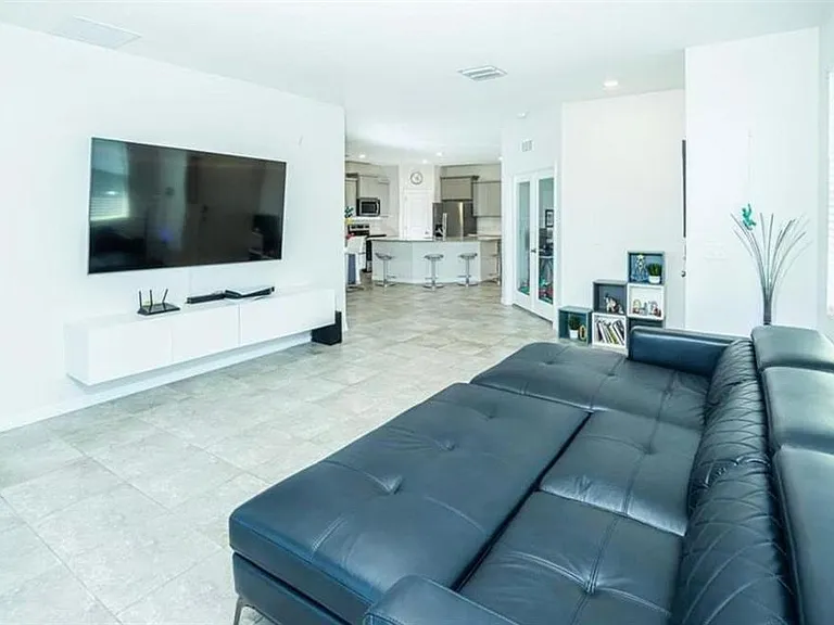 7916 Stonebrook Cir — Photo 4