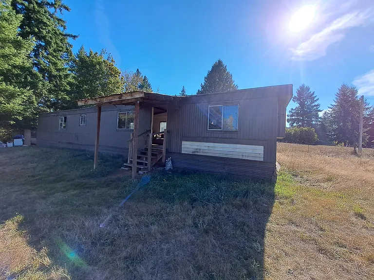 737 Sunrise Ln SE — Photo 2