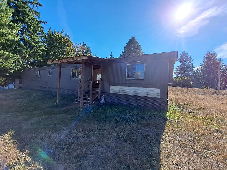2nd image of 737 Sunrise Ln SE