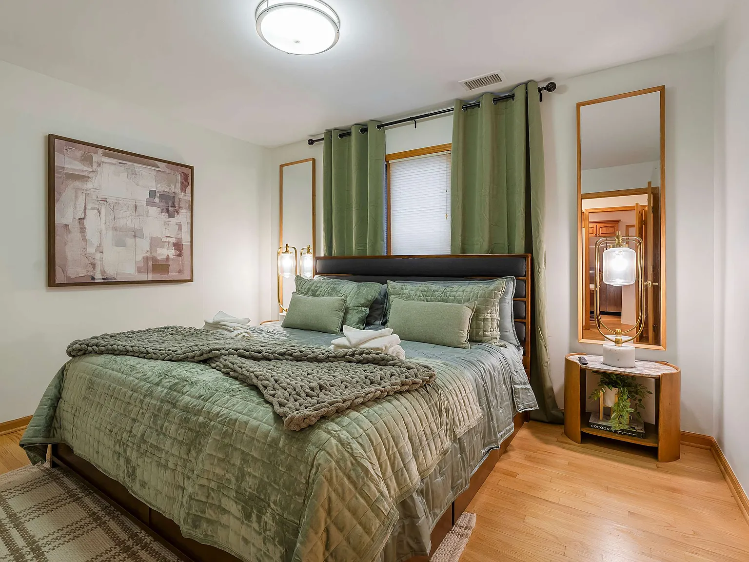 4 bed, 3400 sqft, $8,100 — Photo 3