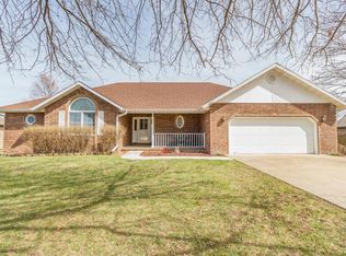 1824 Cypress Dr, Lebanon, MO 65536