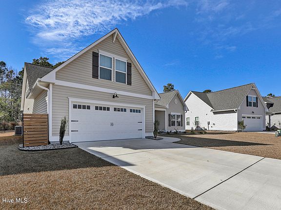 3rd image of 198 W Weatherbee Way