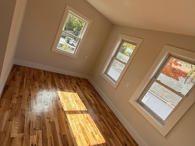 360 Campbell Ave #1 — Photo 7