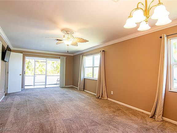 3rd image of 905 SW 48th Ter APT 104