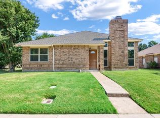 985 Acorn Dr, Lewisville, TX 75067