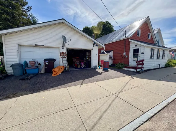 12 River St, Chateaugay, NY 12920