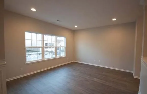 1077 E 115th Ln — Photo 3
