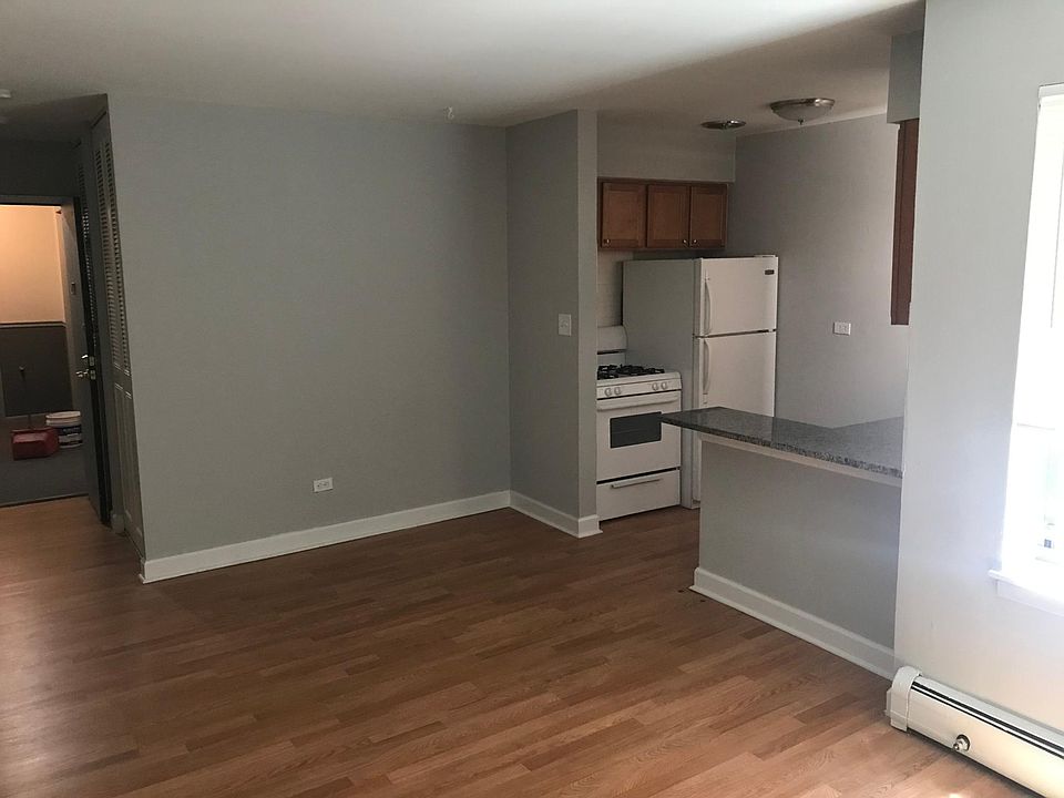 1st image of 459 W Briar Pl #201