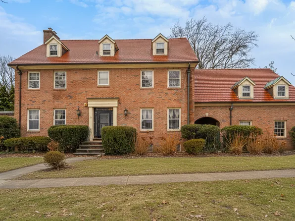 31 Puritan Avenue image 1 of 45