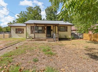 706 W Lone Star Ave, Cleburne, TX 76033