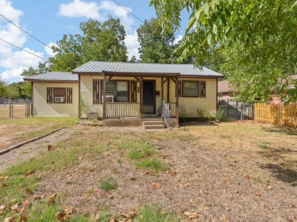 706 W Lone Star Ave, Cleburne, TX 76033