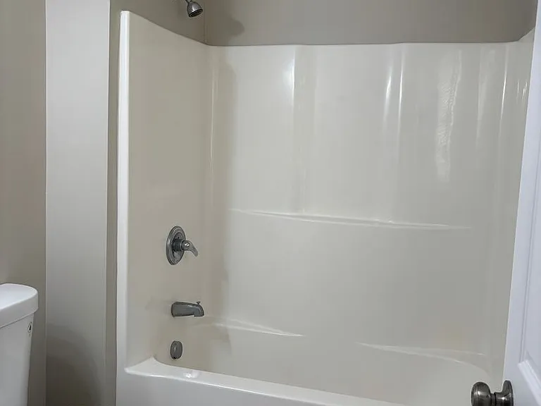 215 Paramount St — Photo 17