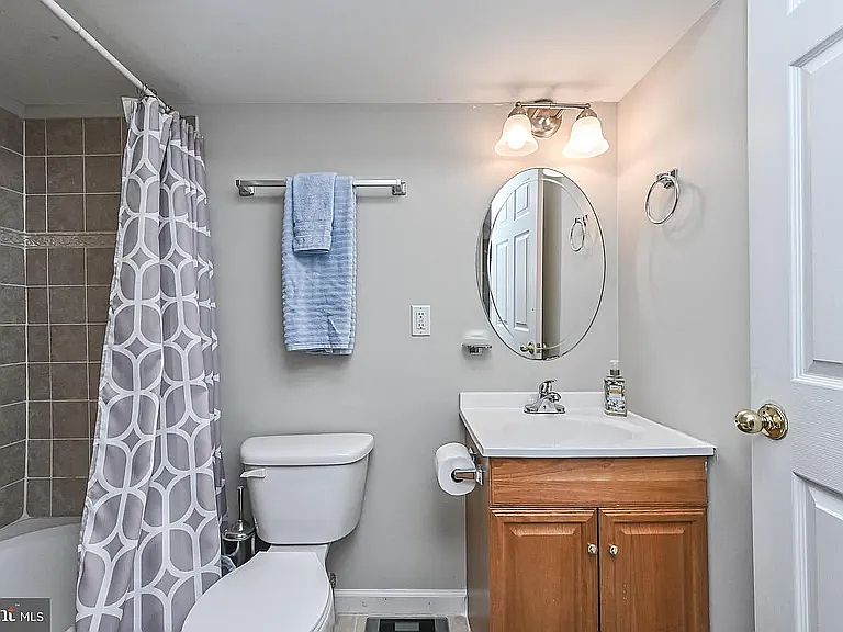 1st image of 20 Pinehurst Ln