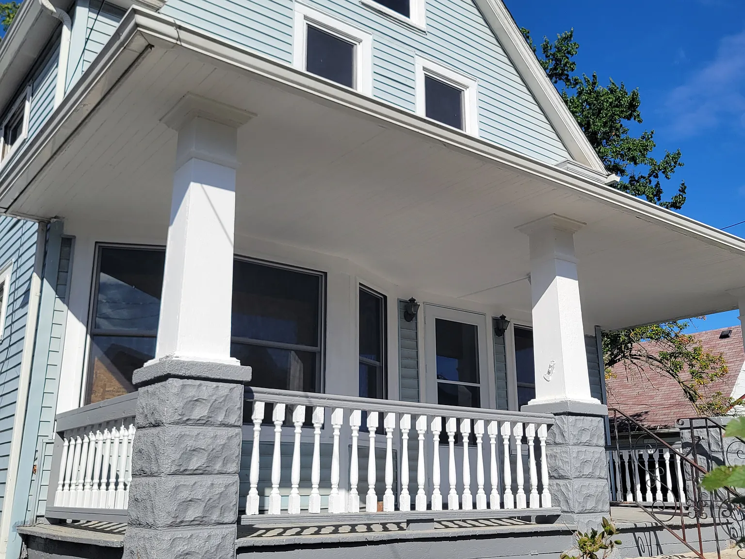 3 bed, 1280 sqft, $1,300 — Photo 2