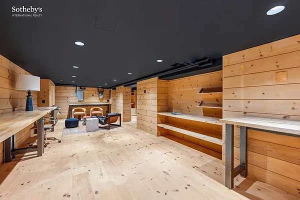 Sold by Sotheby's International Realty | media 23