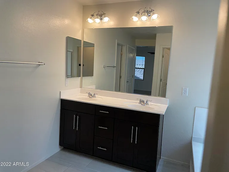 16623 W Culver St — Photo 11