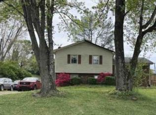 289 Woodcreek Dr, Mount Airy, NC 27030