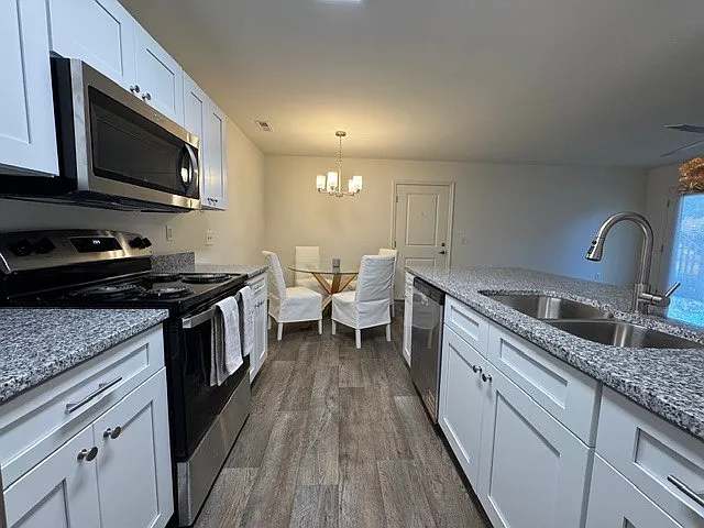 Taylor Pointe Apartments — Photo 6
