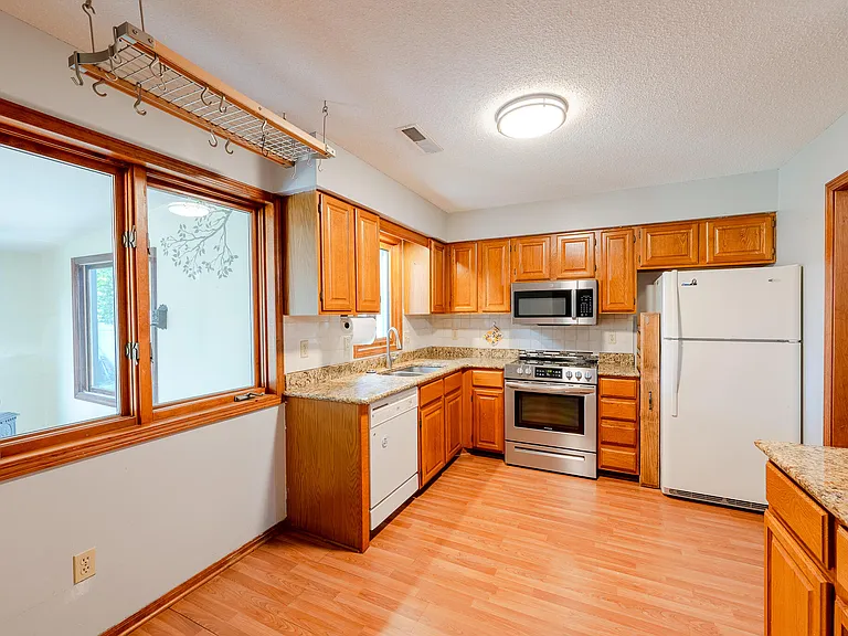 2301 Winchester Dr — Photo 8