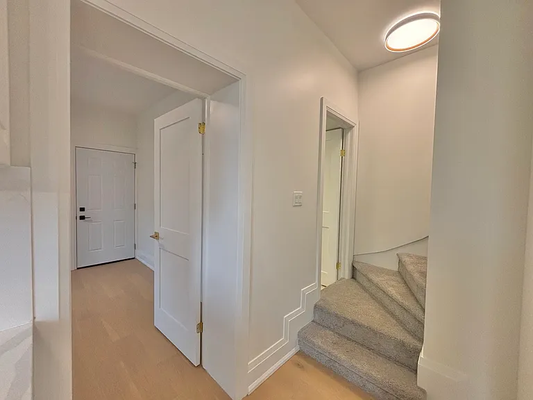 24 Ashley St — Photo 39