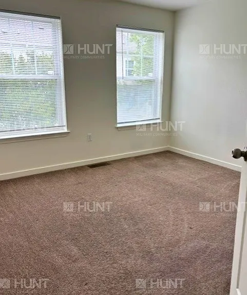 421 New York Dr — Photo 8