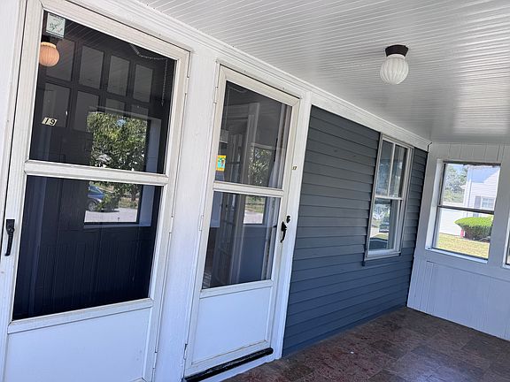 2nd image of 17 Forest Ave #17