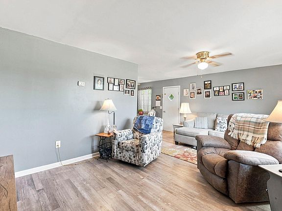 4th image of 2462 Oak Cir SW