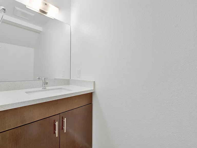 212 W Grand Ave #B — Photo 7