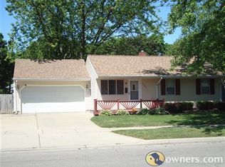 1207 N Oakhill Ave, Janesville, WI 53548