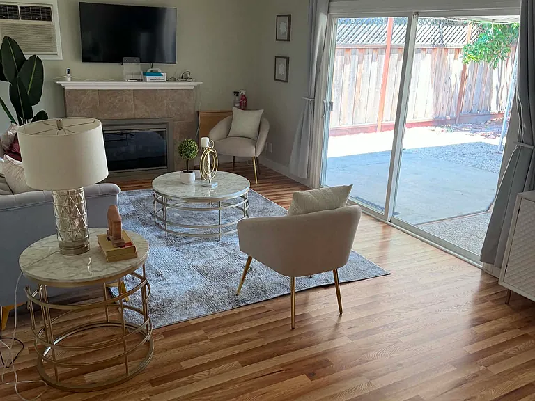 6175 Oneida Dr — Photo 2