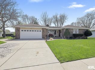 330 Teal Dr, Chatham, IL 62629