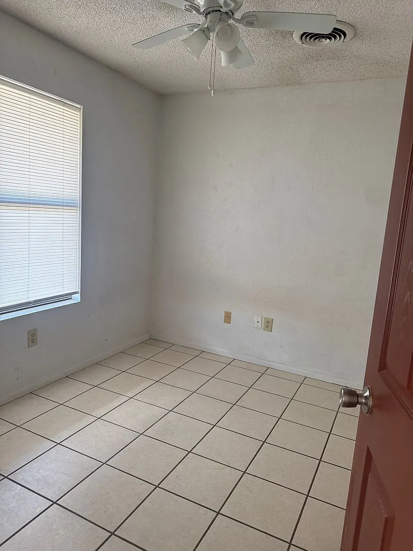 2 Bedroom, 1 Bath - Very Low Maintenance & pet friendly — Photo 3