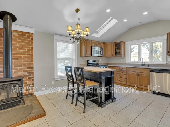 2 Bellevue Ave, Wakefield, MA 01880