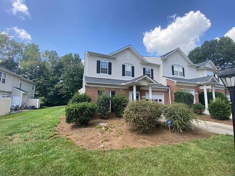 5422 Waverly Lynn Ln — Photo 2