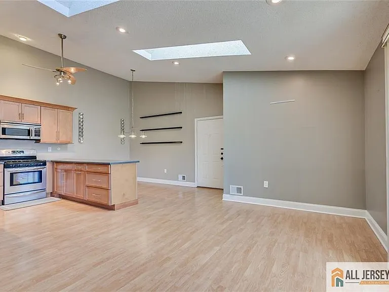 268 Kempsey Dr — Photo 8