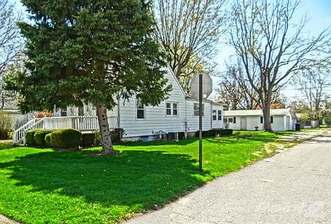BASEMENT, GARAGE, SUN ROOM!
