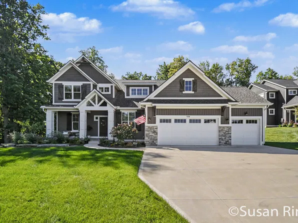 7290 Crossridge Dr SE, Grand Rapids, MI 49512