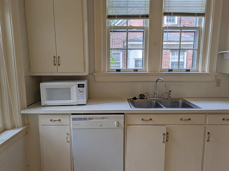 1007 Wildwood Ave — Photo 6
