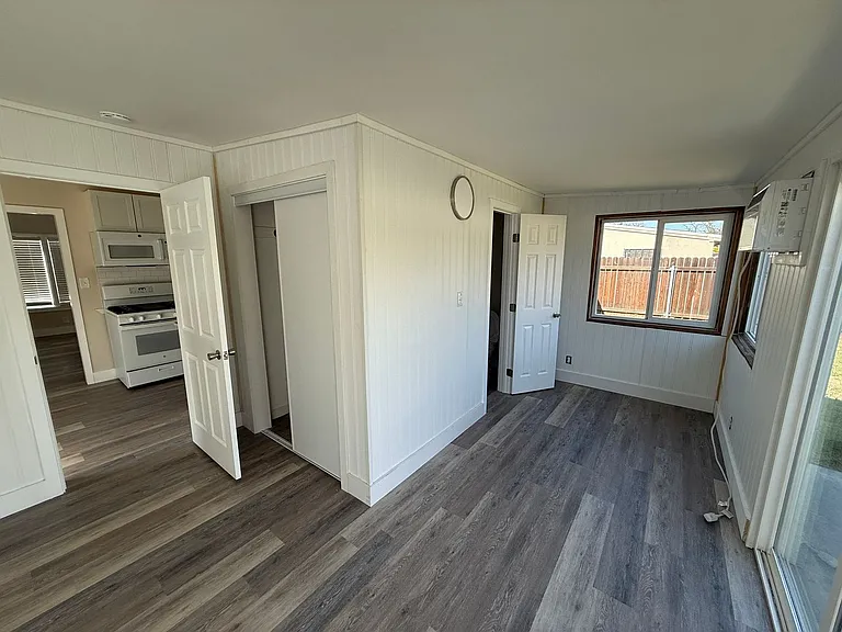 3845 Strong St — Photo 11