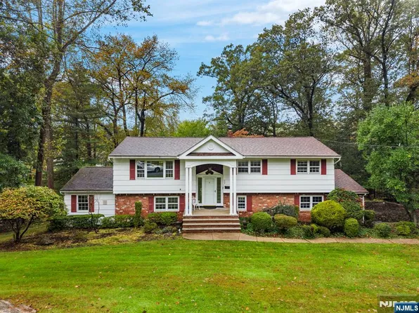 588 Hoover Ave, Township Of Washington, NJ 07676