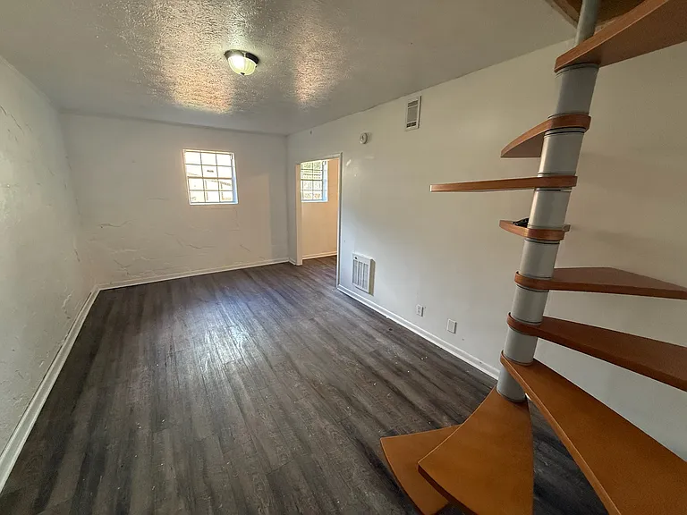 1071 Laurel Ln NW — Photo 17