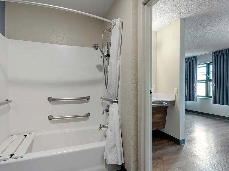 Studio Suite - 1 Queen Bed
