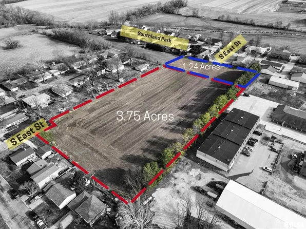 1852 S Main St, Jacksonville, IL 62650