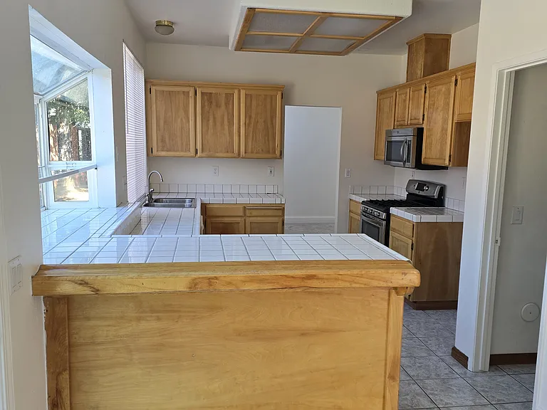 2308 Sheffield Ct — Photo 2