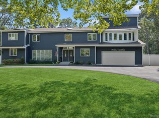 30 Lone Oak Path, Smithtown, NY 11787