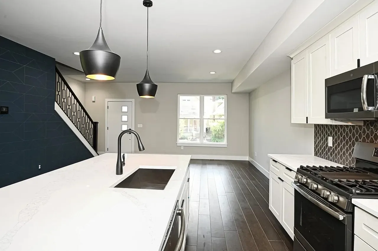 3 bed, 2.5 bath, 2000 sqft, $3,500 — Photo 3