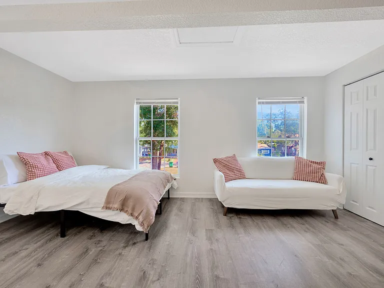 1215 E New Orleans Ave — Photo 29