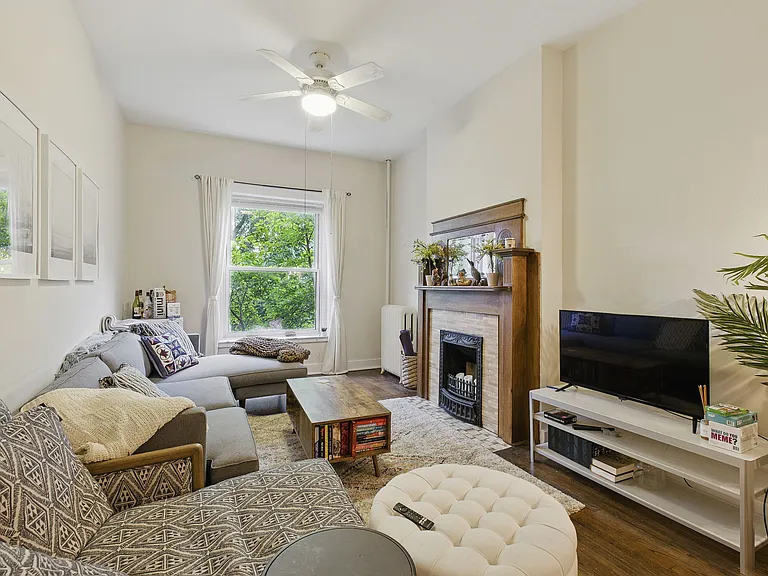 2531 N Burling St #2 — Photo 2